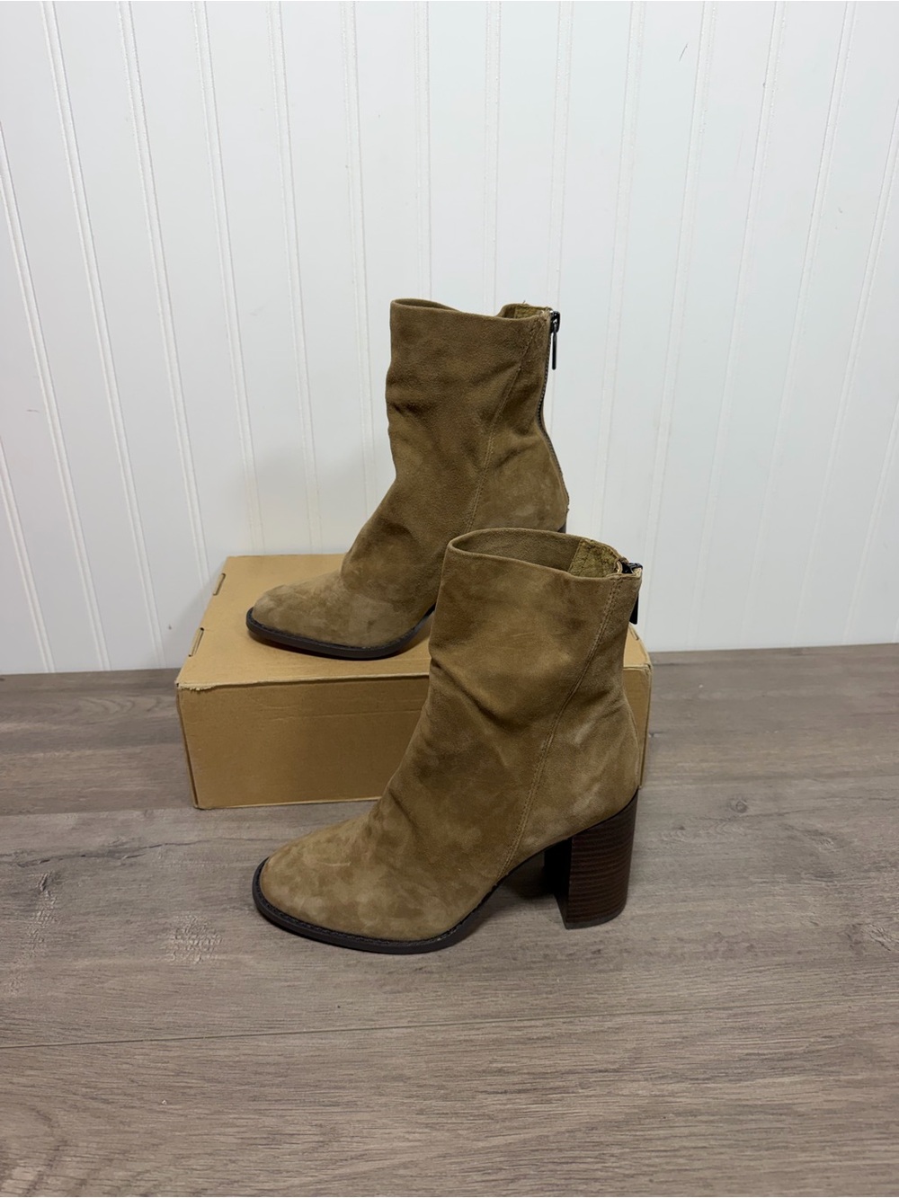 Brand new Steve Madden Obsession booties featuring a rounded toe size 7.5
